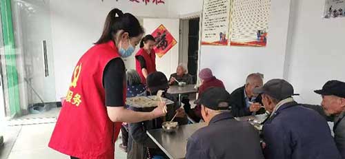 “愛在金秋，情暖重陽”包餃子送溫暖活動(dòng)3.jpg